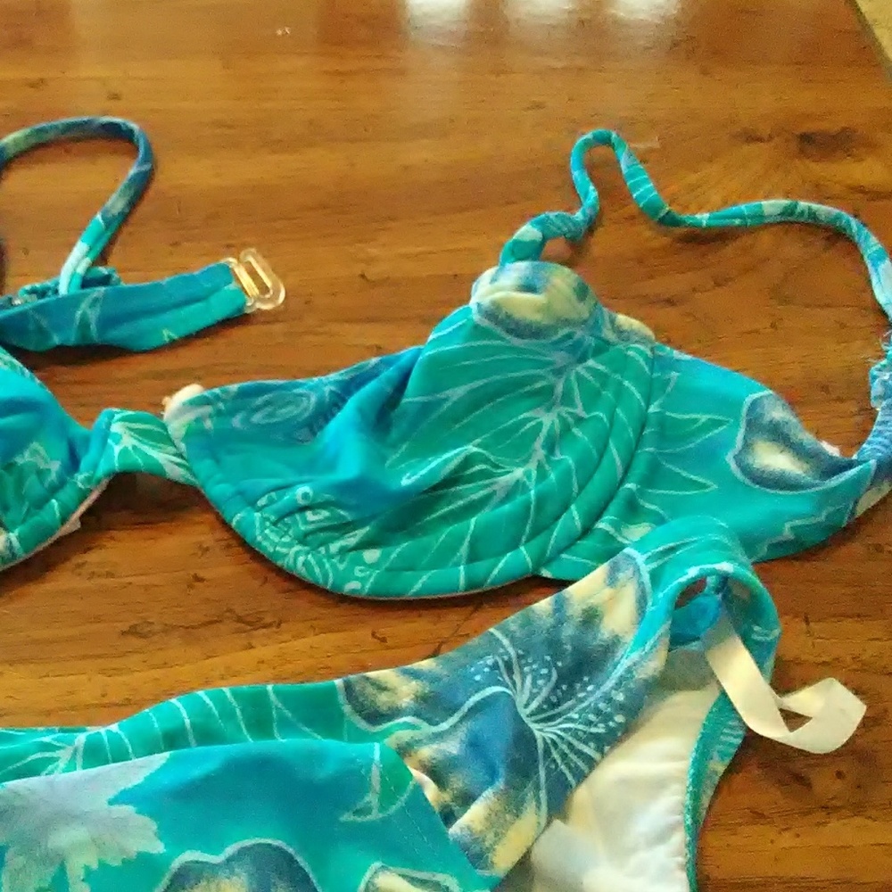 Bathing suit - Picture 2 of 2